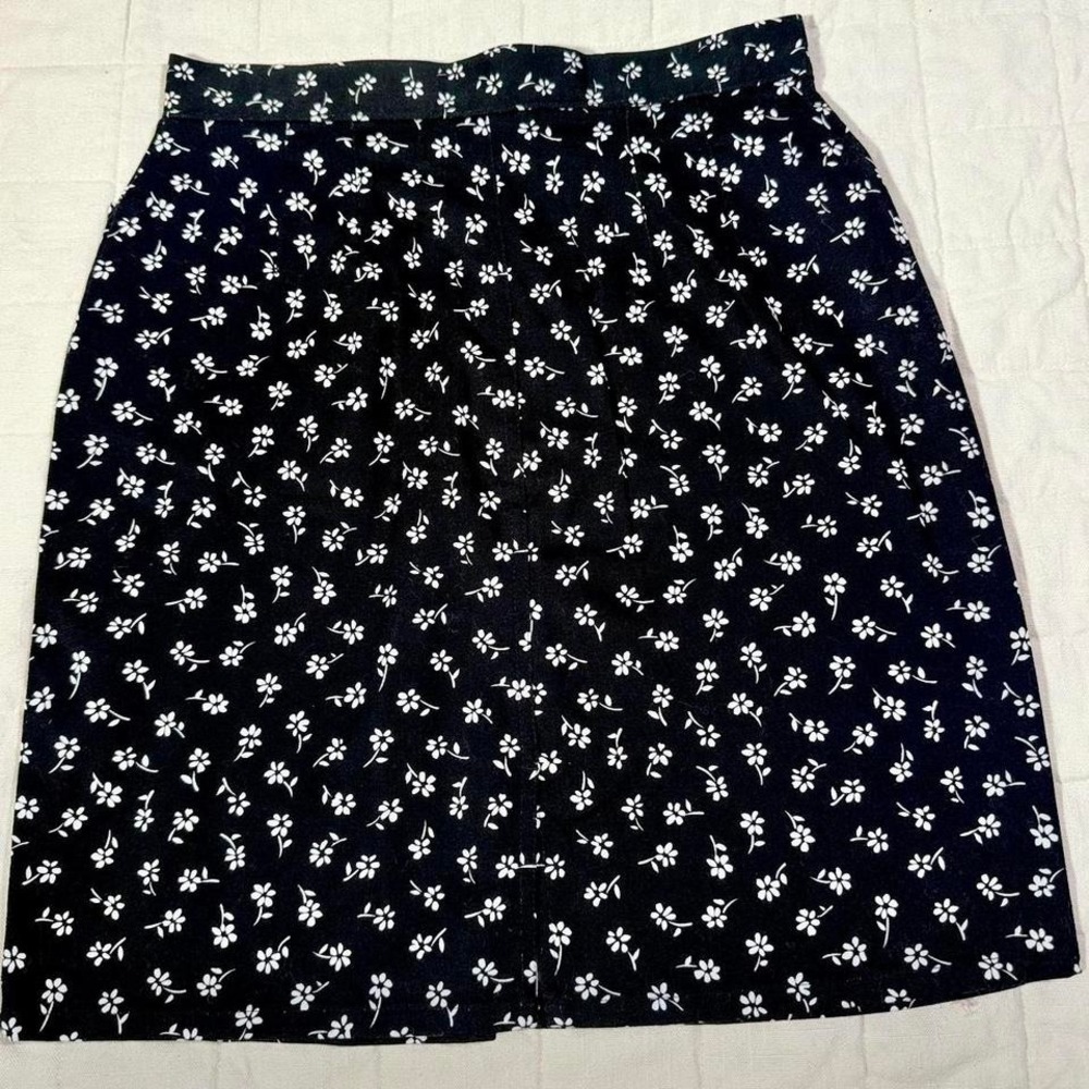 Vintage Bill Blass Jeans Black Floral Mini Skirt – Size 4P (Stretch Cotton) - Picture 5 of 6